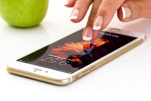Finger auf iPhone